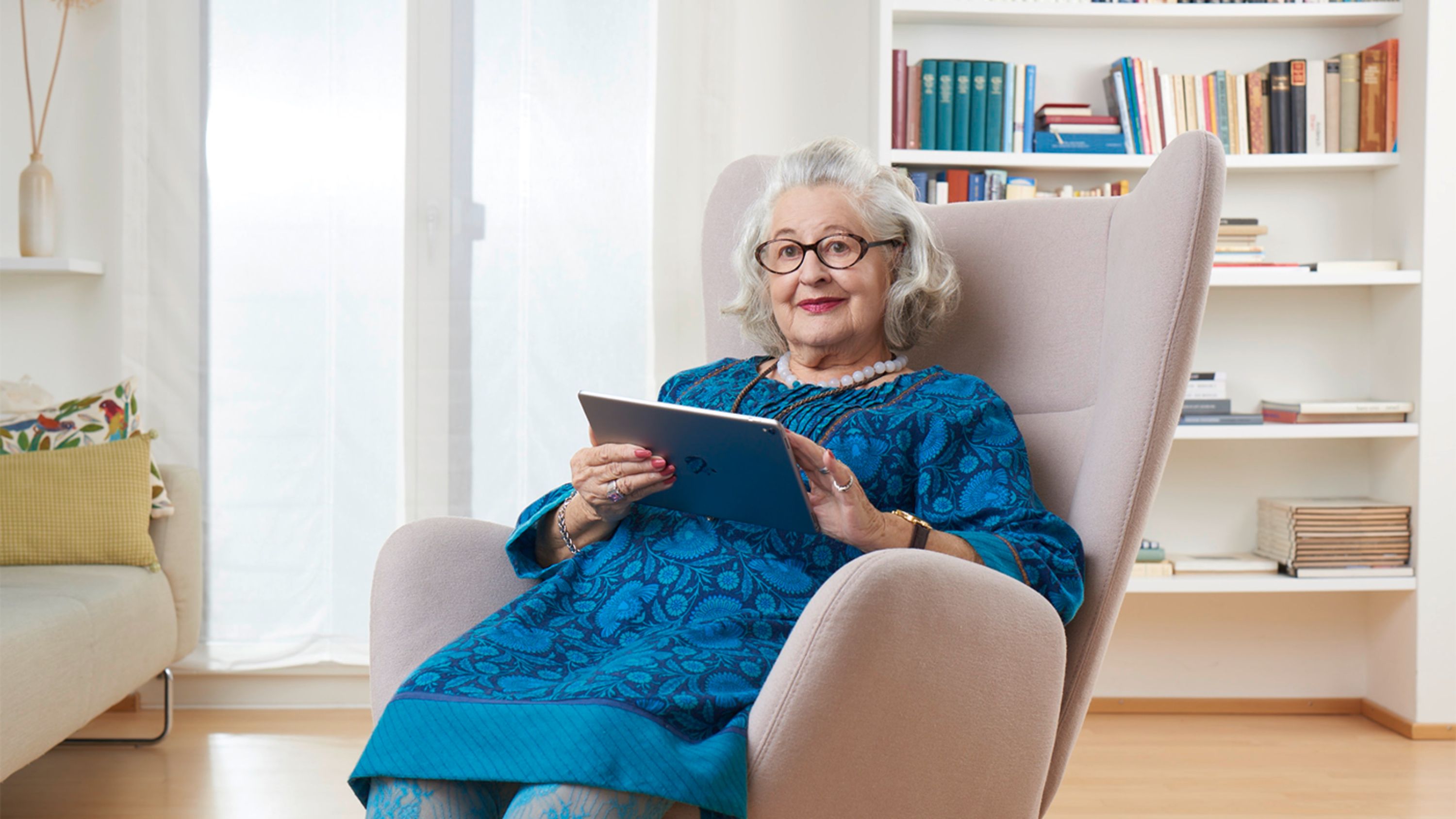 kachel-allein-zu-hause